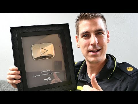 Politievlogger 100.000 play button!!! 😬👮