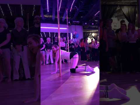 Fergie London Bridge pole dance