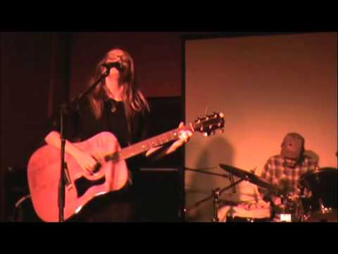 E.P. Hall: Mommy Crow (live)