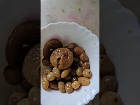 ಆರೋಗ್ಯಕ್ಕೆ ಆಹಾರ. Aarogyakke Aahaara with fruits and dry fruits.