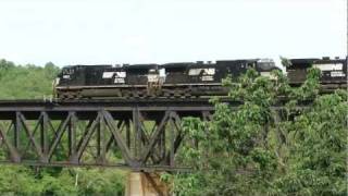 preview picture of video 'Triple Norfolk Southern Double Stack'