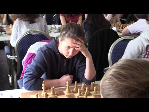 D14 9.1. Adriana Vozárová - Miriam Miková 1/2:1/2