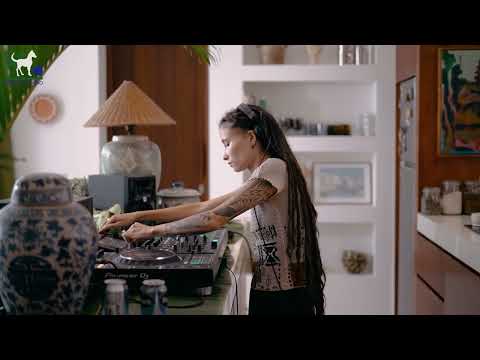 Batik Boy Radio ft  Deemz