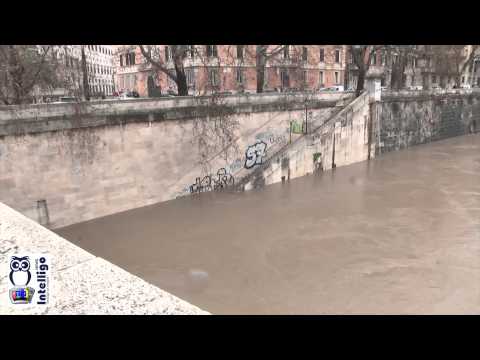 Pioggia e Tevere in piena. Parlano i romani
