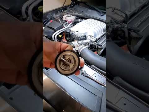 changing out the thermostat on my 2016 Challenger Hellcat to clear up the P0128 #dodgechallenger