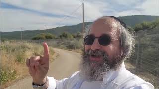 הכנה לפסח ספירת העומר ושבועות תשפ"ה – ביידיש – 42 – בסוד יום שמחת הילולת הרשב"י באתרא קדישא מירון (הרב מוטה פראנק) - התמונה מוצגת ישירות מתוך אתר האינטרנט יוטיוב. זכויות היוצרים בתמונה שייכות ליוצרה. קישור קרדיט למקור התוכן נמצא בתוך דף הסרטון