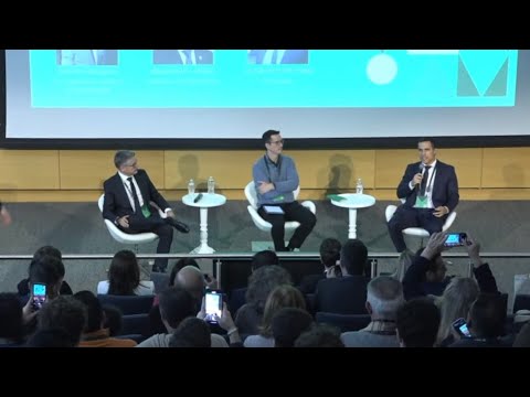 DESAFIOS E PERSPECTIVAS NO COMBATE À CORRUPÇAO NO BRASIL
