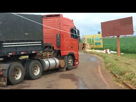 ACIDENTE NA ROTATORIA ENTRADA MARACAJU...CARRETA