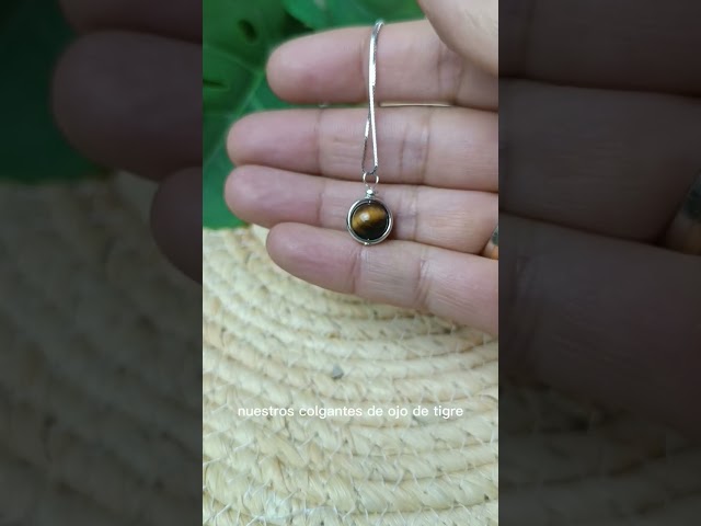 Vídeo relacionado con Lebensquelle Plus Colgante en forma de gota con cordón de algodón + tarjeta de piedras | Set de colgantes de piedra natural | Colgante de gema perforada (Amazonita)