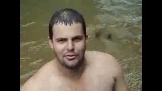 preview picture of video 'Alex pulando na cachoeira de Dionísio Mg'