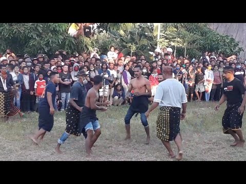 TINJU ADAT "Seka Talo"  Suko Penginanga vs Suko Rendu