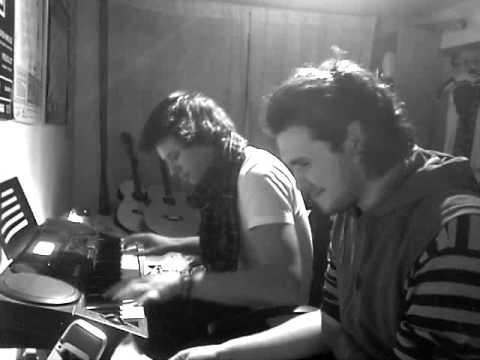 Techyes&Daennis - Die Fachkraft hats gebaut