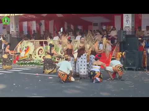 Bupati Sanjaya beserta Ibu Hadiri "Pelepasan Peed Aya" Pesta Kesenian Bali XLVII Tahun 2025