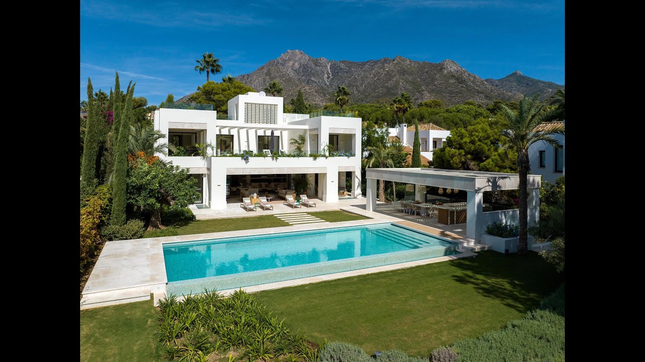 Villa élégante offrant une sophistication inégalée, à vendre à Altos Reales, Marbella Golden Mile