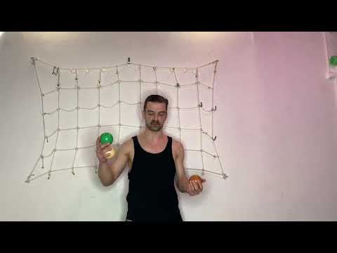 Урок 9. Каскад+ бросок из-под руки. Жонглирование. Павел Горский.