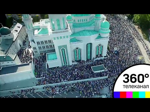130 тысяч мусульман совершили утренний намаз в честь праздника Ураза-Байрам в Москве