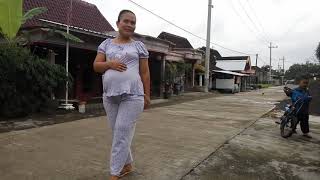 Download lagu 🔴Pregnant women taking morning walks mp3 Download lagu 🔴Pregnant women taking morning walks mp3