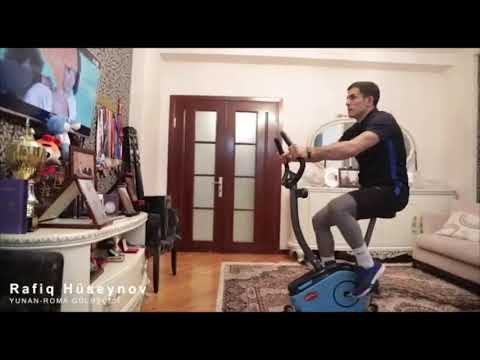 Rafiq Hüseynov evdə məşq edir