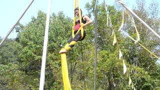 preview picture of video 'Jeyna Lee and Colette on the aerial silks at the NY Renn Faire'