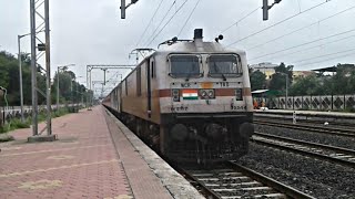 preview picture of video '12415 Indore-New Delhi Intercity Express' Empty Rake Departing Rajendra Nagar(Indore)'