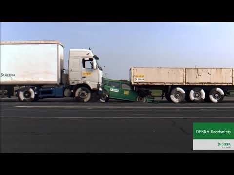 Warum man mit einem PKW nicht zwischen zwei LKW fahren sollte