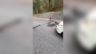 Terremoto sull'Etna, si apre la faglia della Pernicana: la scossa rompe l'asfalto della strada, i...