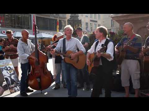 Hey Jude: Mark n' Simon at Marienplatz, Munich