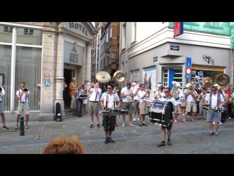 Brass band performs awesome version of 'Rolling in the Deep'