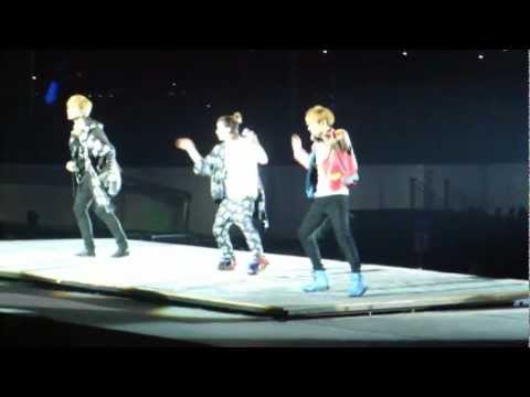 [Fancam] Key Amber Kris Like A G6 231112 SMTOWN SINGAPORE