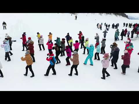 Приверженцы здорового образа жизни станцевали на Ленских столбах