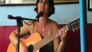 De la ausencia y de ti, Velia - Aurora Feliú