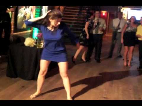 Girl's Crazy Awesome Wedding Dance - Jump Around