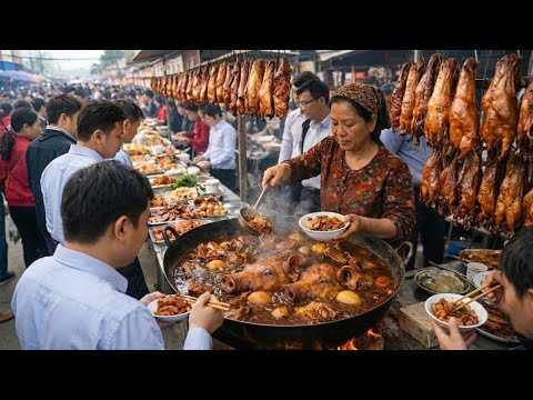 BEST Vietnamese Street Foods in Saigon That Tourists MUST TRY