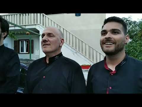 Klapa "SPALATOS" - Proba pred nastup, slučajno na našem parkingu (Bol - Brač)