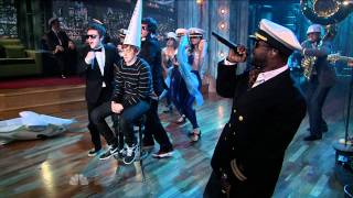 I&#39;m On A Boat Live ft. The Roots