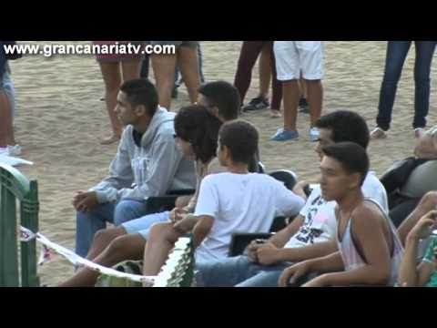 Ambiente en torno al combate de boxeo en Las Canteras.