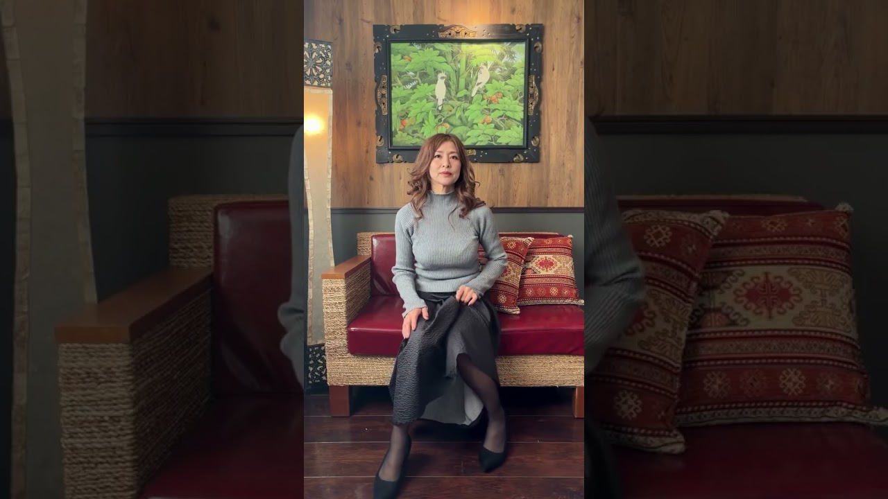 ノーパン？熟女のお着替え開始です