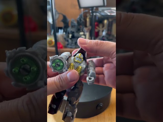 Vídeo relacionado con Hasbro Transformers - Transformers: El Despertar de Las Bestias - Figura Beast Alliance Battle Changers de Scourge de 11,4 cm - A Partir de 6 años