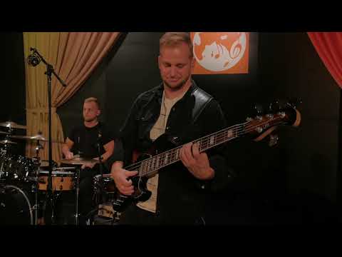Martin Gudics Slap Bass Solo (Peet Project live)