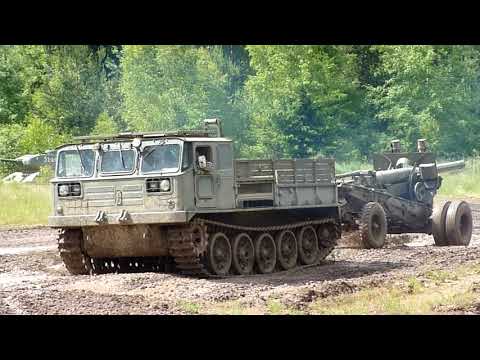 Russischer Kettenschlepper mit Kanone, Bahna 2015