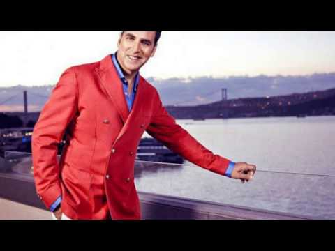 Bollywood Actors who looks Dashing in red suit Video