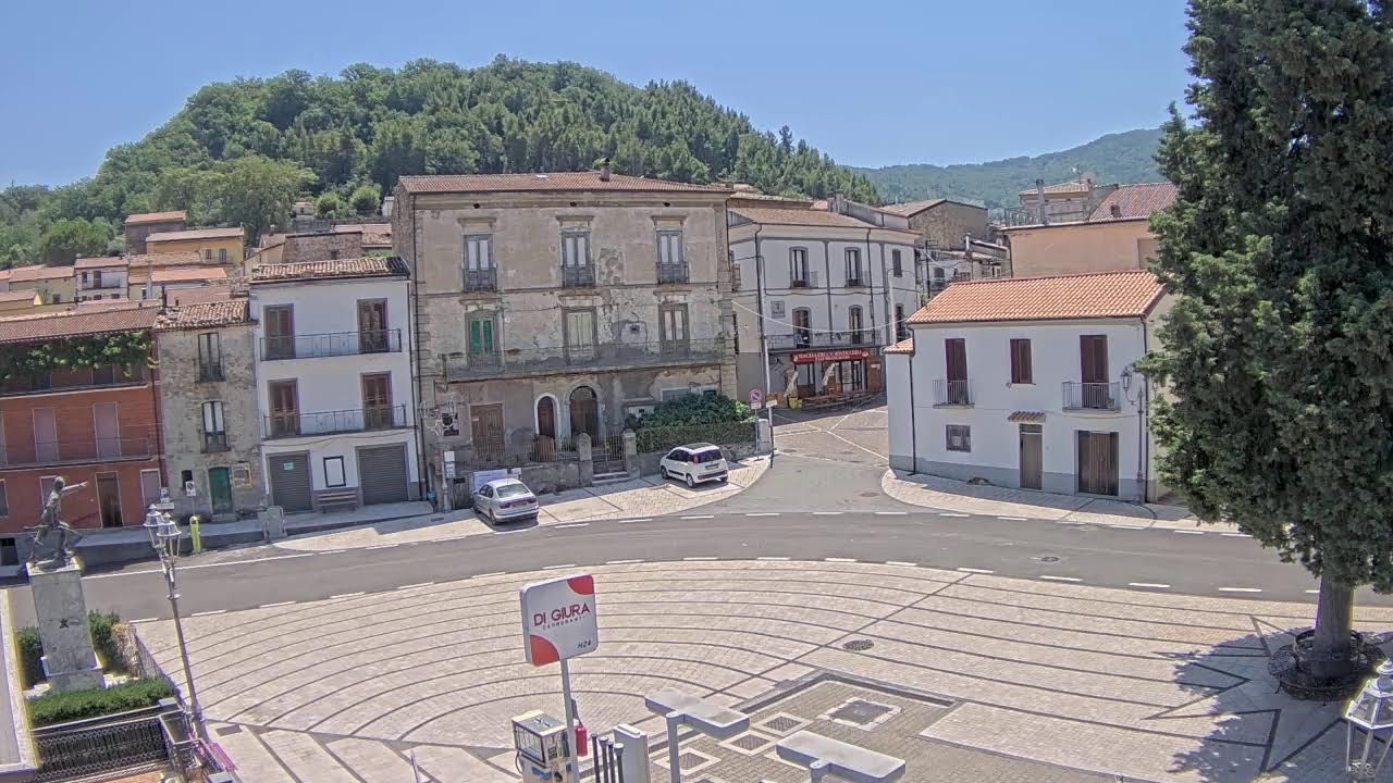 Live webcam view of Cersosimo Village Square