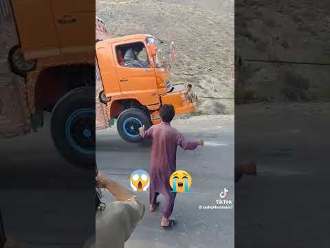 Hino FM 8j ki power Pakistan truck lover Driver life volg😱😱👿😱😱😱