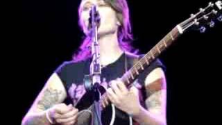 11/16 Tegan and Sara - Living Room + Speak Slow Mess Up With Audience