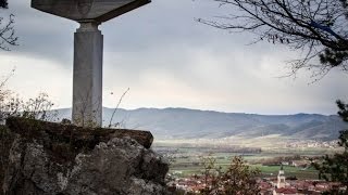 preview picture of video 'Teodozijev križ nad Vrhpoljem, 1600 let poti k svobodi in resnici'