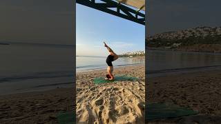 Flowing in the sunshine🌞 #yoga #gymnast #headstand #freeyogaclasses #subscribe #follow