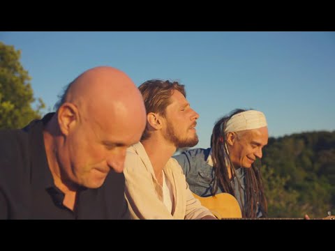 Mike & Riké feat Naâman  - Just Love (clip officiel)