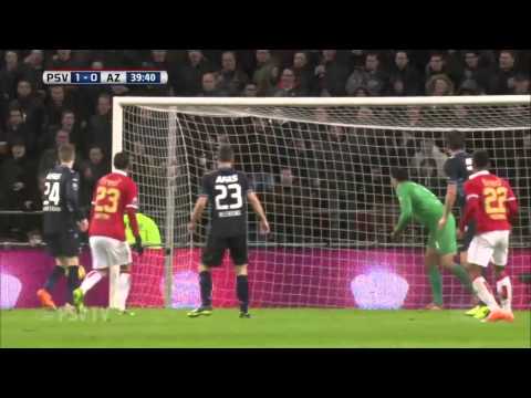 PSV strijdend langs AZ
