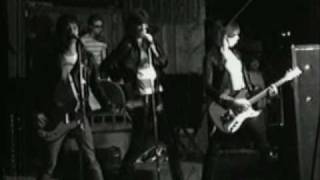 Ramones - Now I Wanna Sniff Some Glue - CBGB 9/15/74