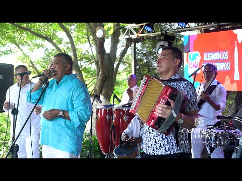 EL HOMBRE DE MALAS 'EL SALAO' (en vivo) - IVO DIAZ & CHEMITA RAMOS